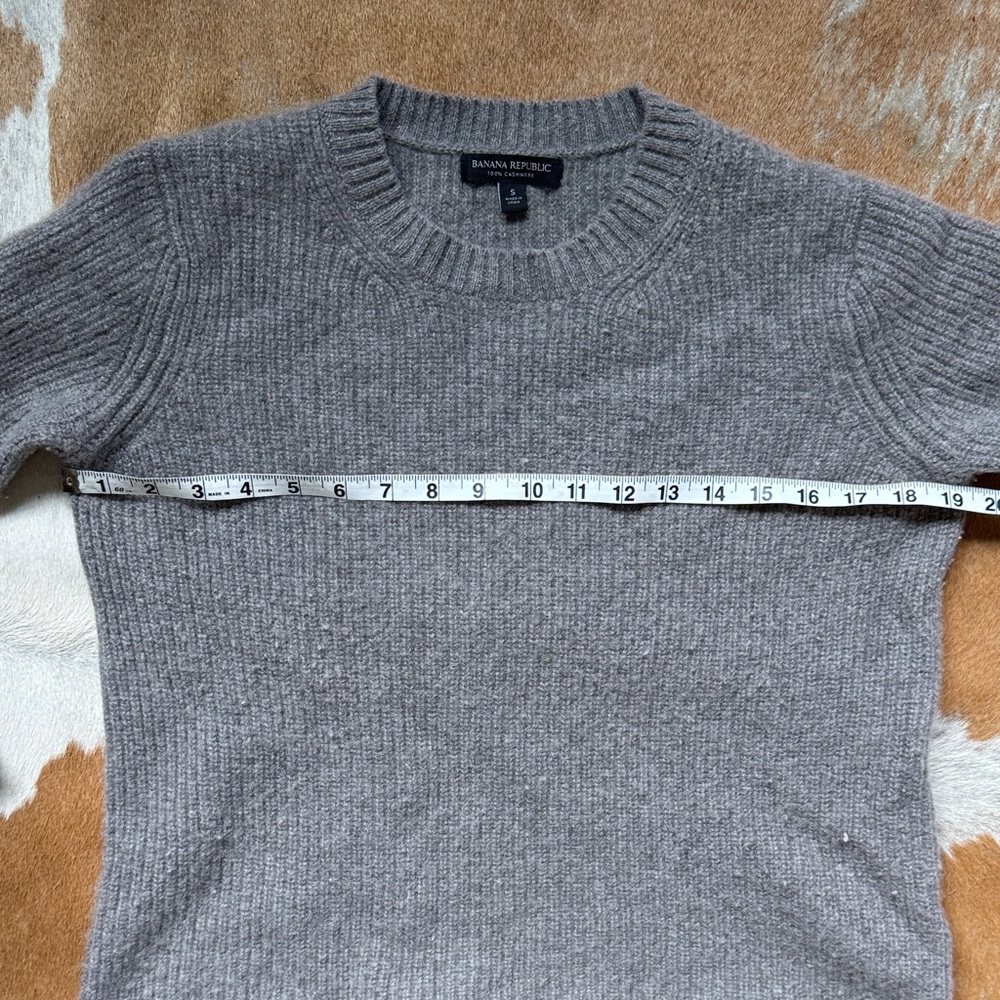 Banana Republic Cashmere Sweater - Picture 5 of 7